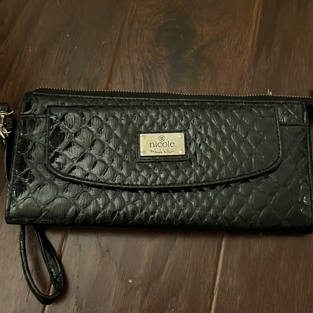Gently used Nicole Miller wallet. Great condition.